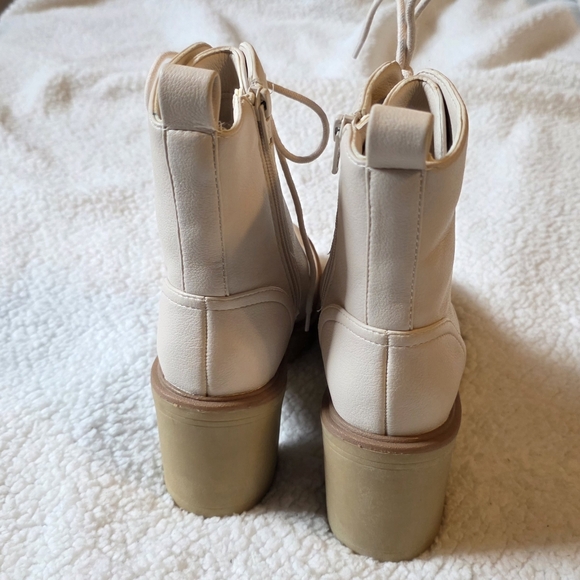 Dolce Vita round toe ivory lace up block heels boots - Picture 4 of 6